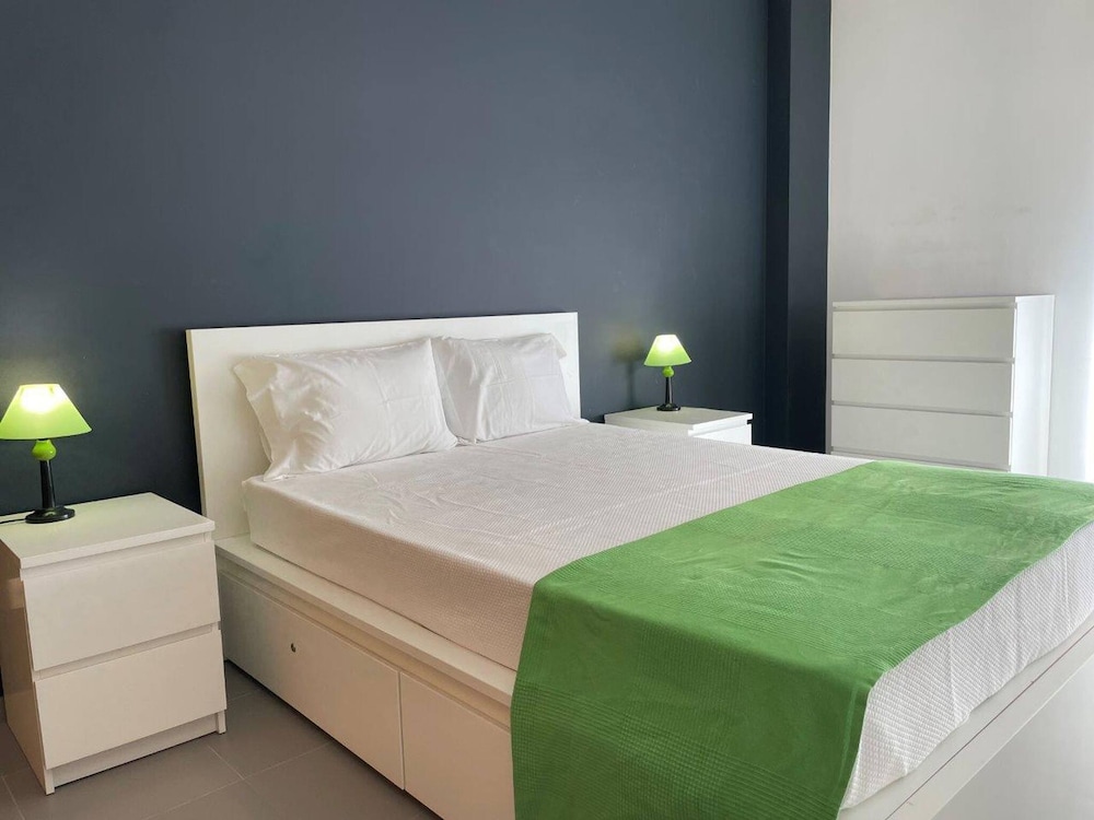 15 in Portim o With 1 Bedrooms and 1 Bathrooms