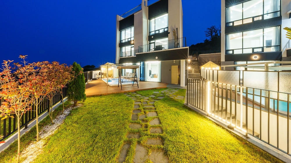 Gyeongju The Moon Aurora Pool Villa