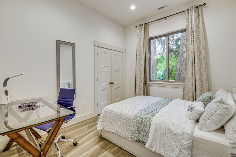 Wfh-friendly Gem w/ Creek: 4 Mi to Sammamish Trail
