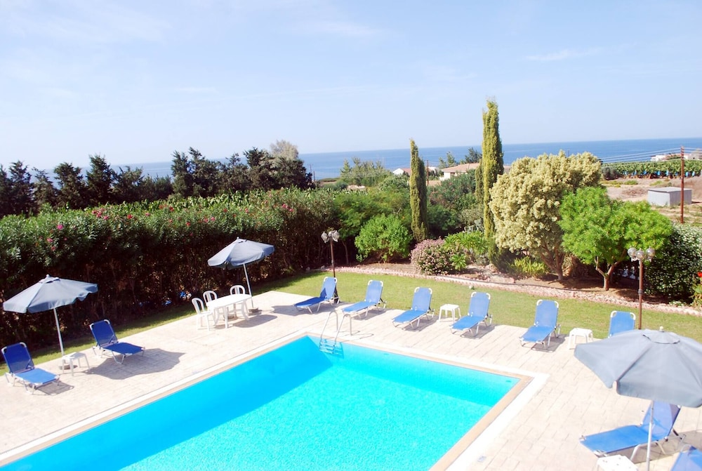 Impressive Large Villa Huge Heated Pool Garden