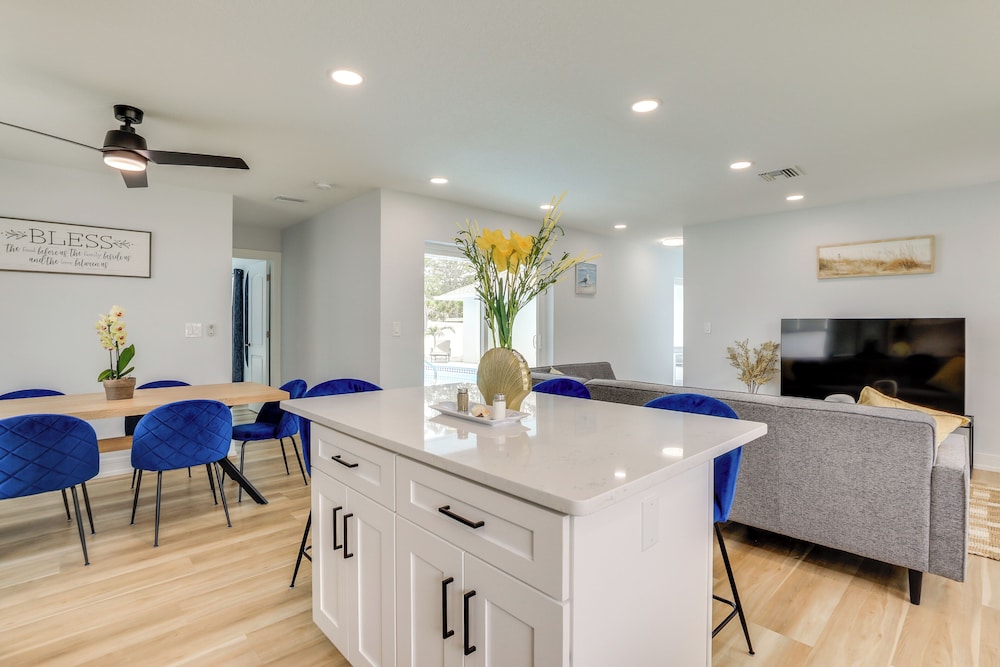 3 Mi to Beach: Modern Retreat in Largo!