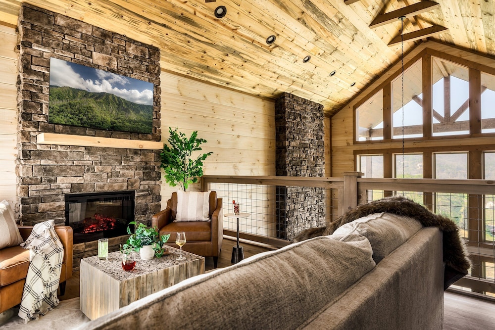 The Luxe 4 Bedroom Cabin