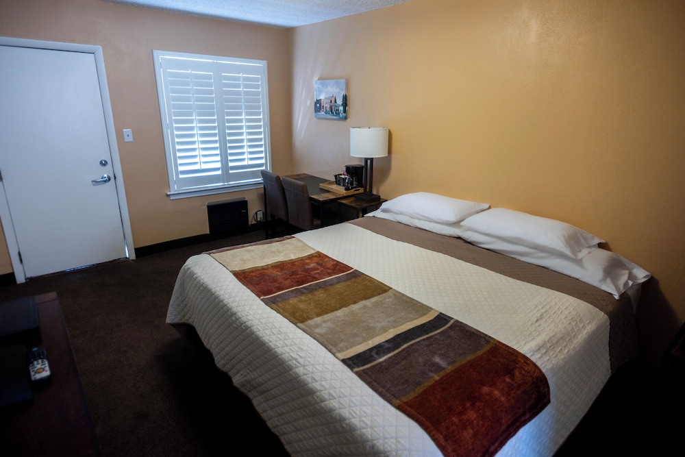 Blue Pine Motel