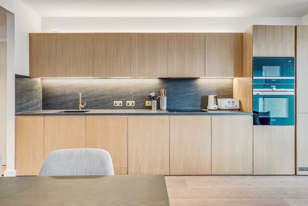 Refined 3-bedroom Condo