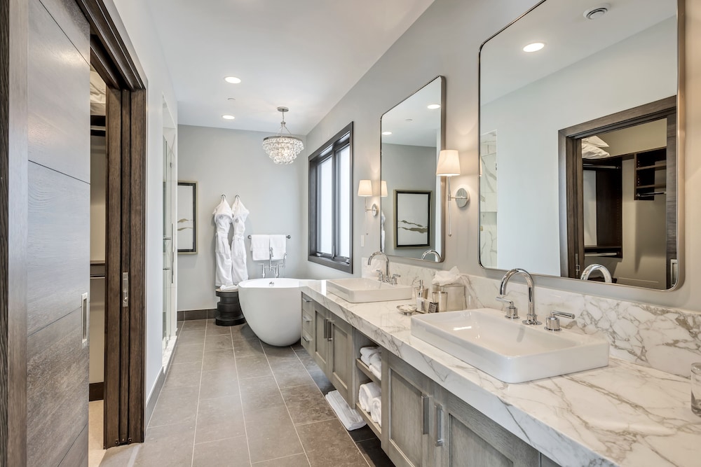 Stunning 6-bedroom Chalet in Heart of Park City 6 Home by Redawning view 3