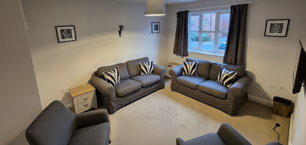 Charming 4-bedroom Stoke Gifford Retreat for 9 Guests