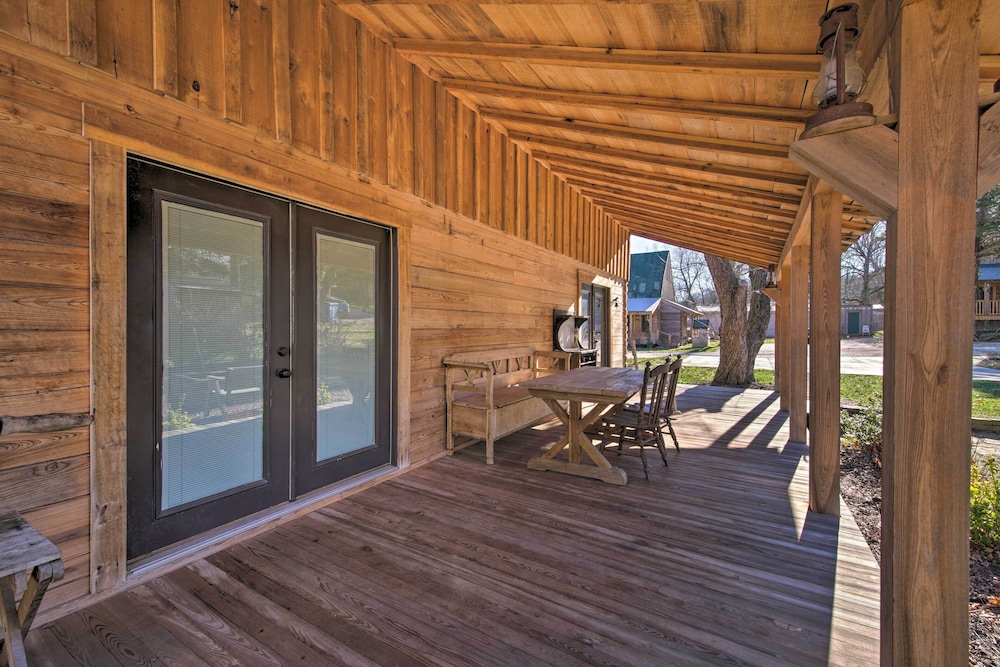 Quiet Hollister Cabin: Walk to Lake Taneycomo view 4