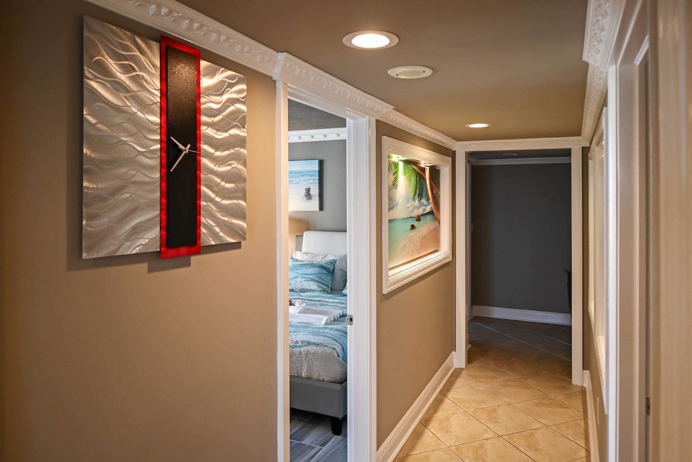 Panama City Beach Condo w/ Balcony & Ocean Views