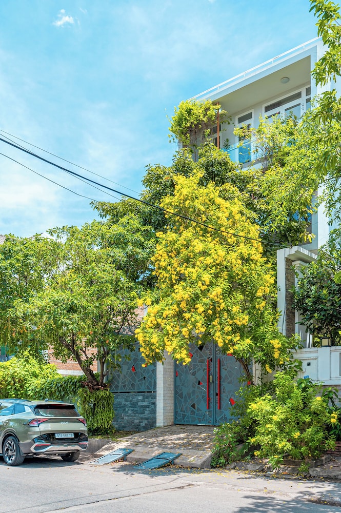 Thao Dien Garden Villa 5BR Luxury Oasis