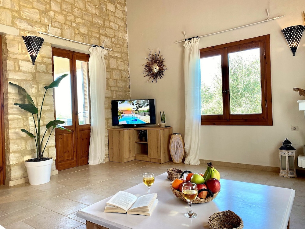 Eros Villa