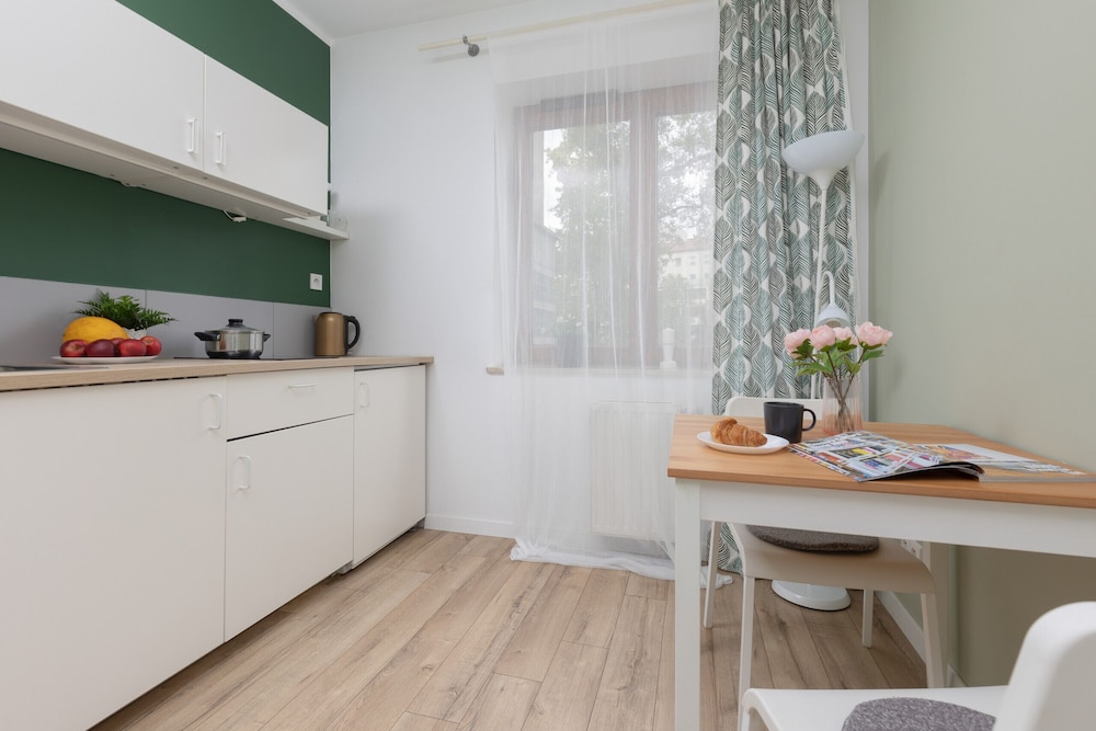 Warsaw Studio Woronicza by Renters view 4