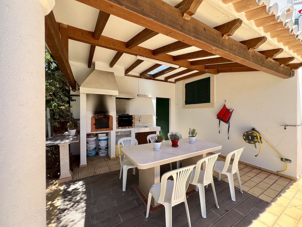 Alvor Traditional Villa by Homing