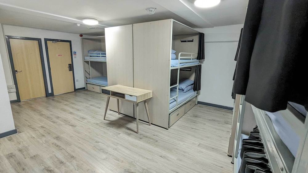 International Inn - Hostel
