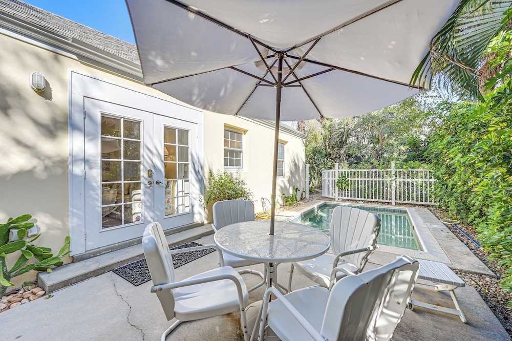 1 Block to Beach - Home w/ Pool in Old Naples!