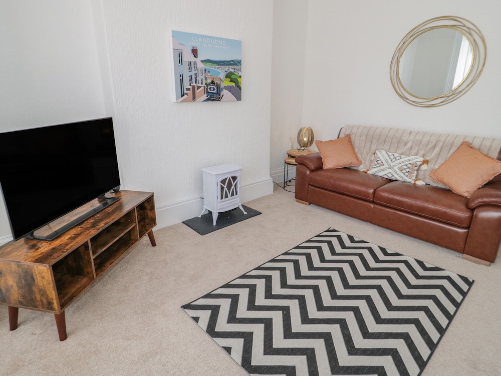 Llewelyn Apartment