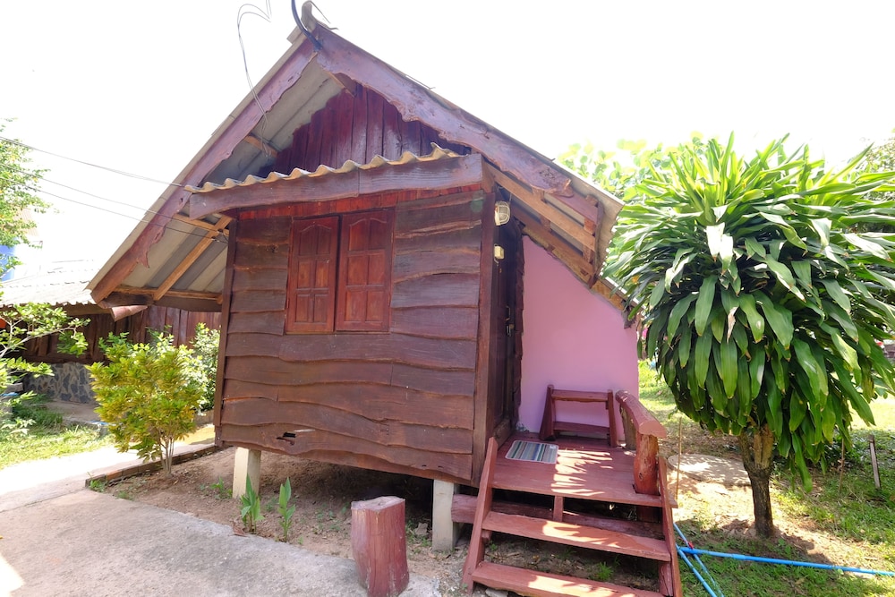 Baanpakrimklong Sukhamon Homestay & Resort