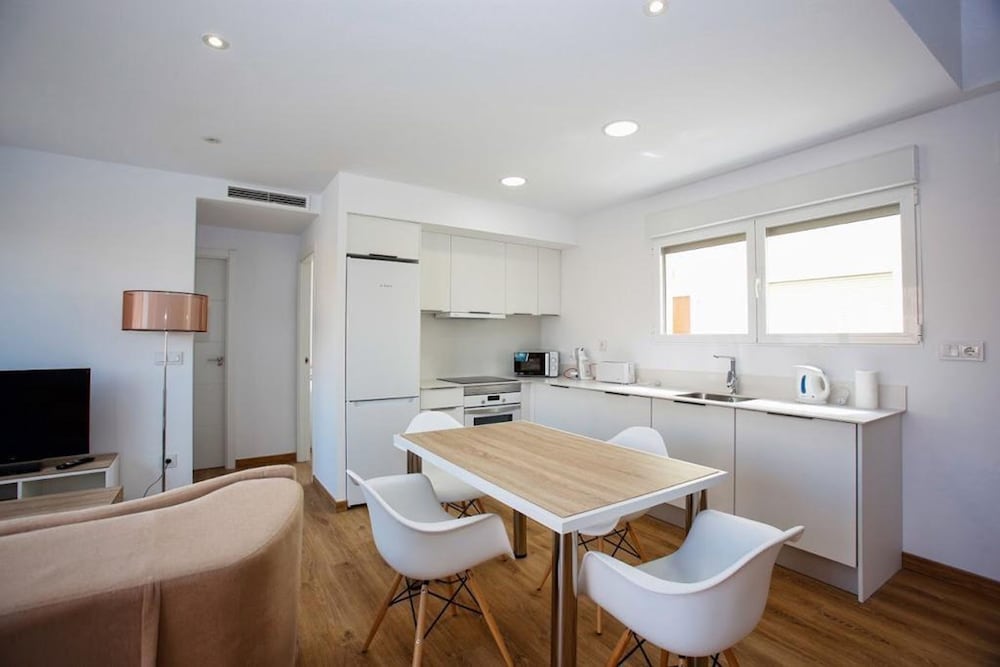 Marina A8 With 3 Bedrooms and 2 Bathrooms