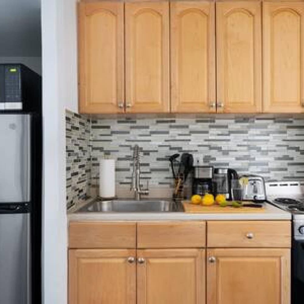 444-4c Newly Renovated Studio in Hell s Kitchen