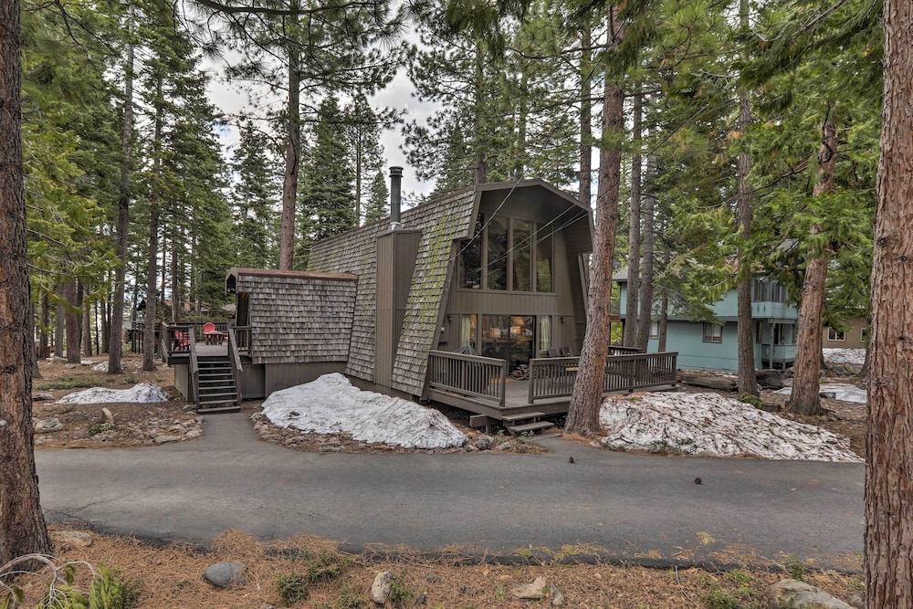Carnelian Bay Home < 1 Mi to Tahoe Beaches - Property Image 3