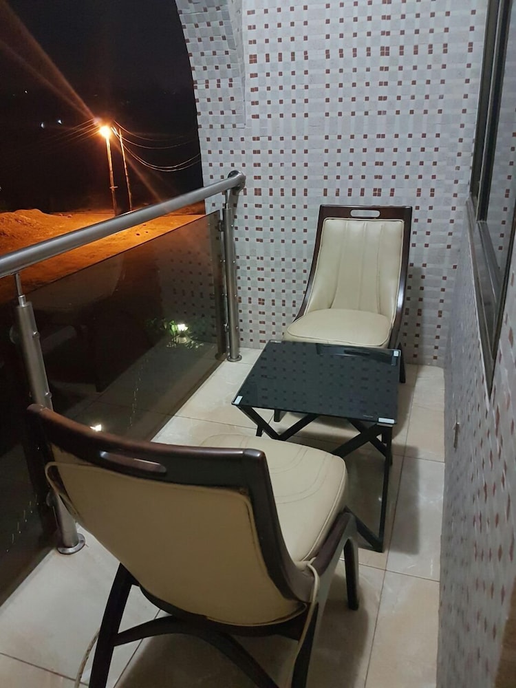 2Bedrooms Private. Apart. Junction Mall view 4