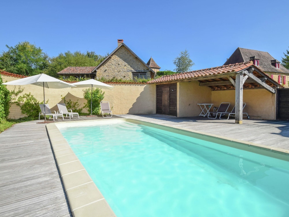 Elegant Villa in Saint-medard photo 2
