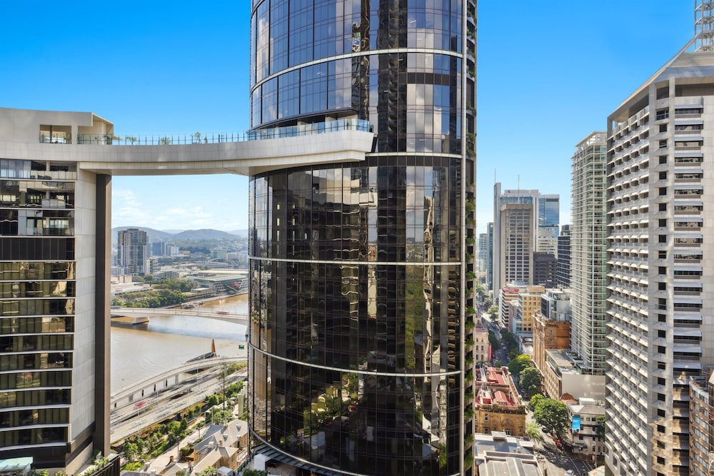 Brisbane 1BR With Pool, Spa, Sauna and Balcony