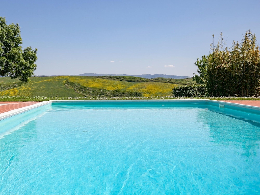 Apartment in Tuscany With Pool & BBQ