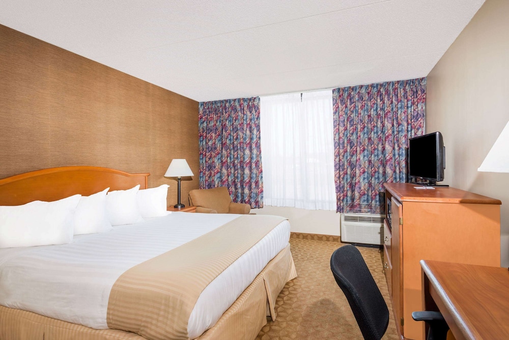 Watertown Vacations - Ramada by Wyndham Watertown/Thousand Islands NY - Property Image 15