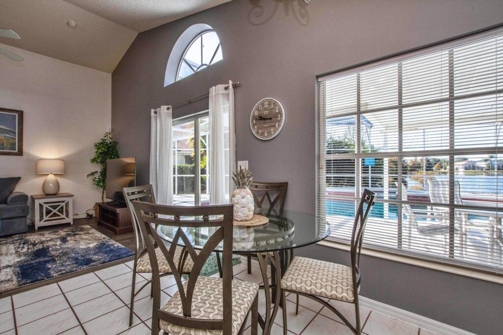 Beautiful Waterfront Home Close To Disney!large Spacious Layout, Pool & Wifi 4 Bedroom Home