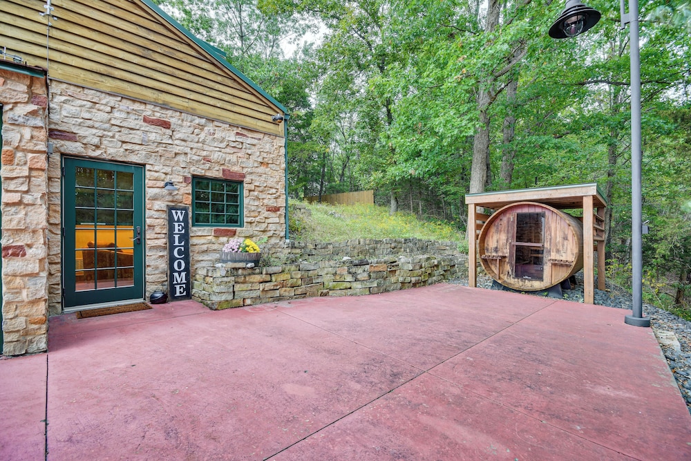 Scenic Getaway w/ Fire Pit & Grill in Columbia! view 4