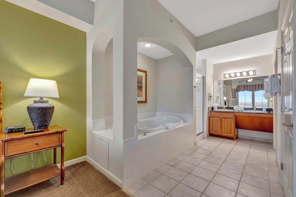 2BR Fireworks View With Pool Spa 5 Minutes to Disney