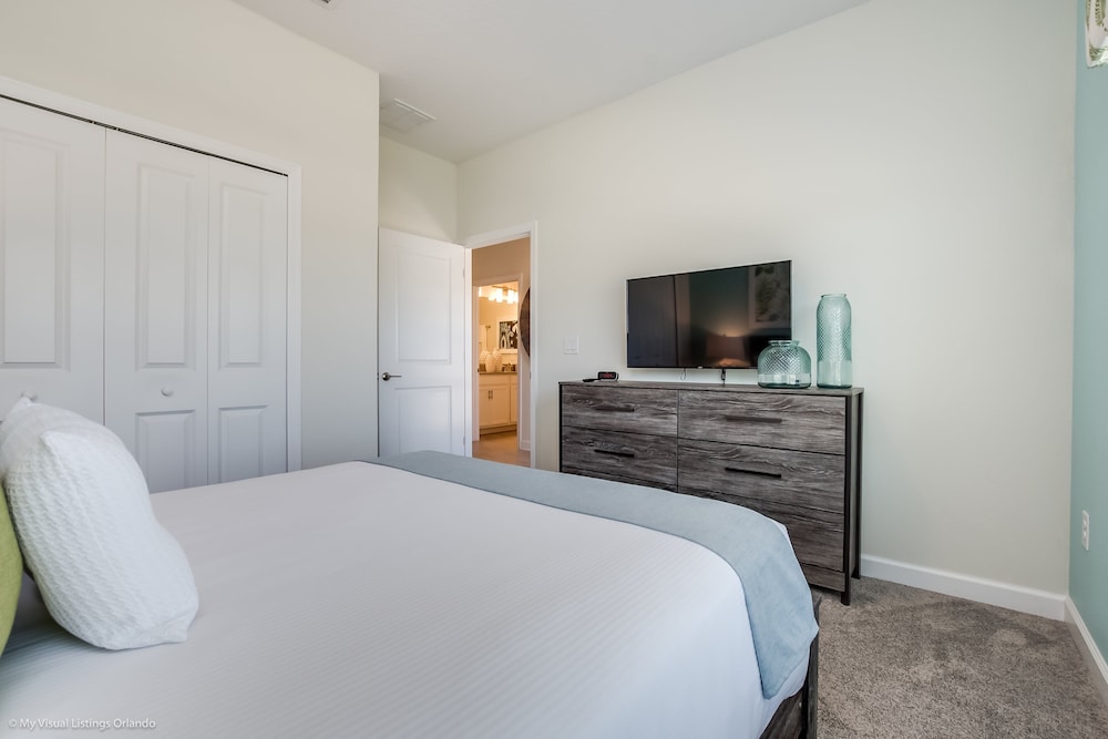 910pb Luxury Furnished 5 Bedroom 5 Bathroom - Image 2