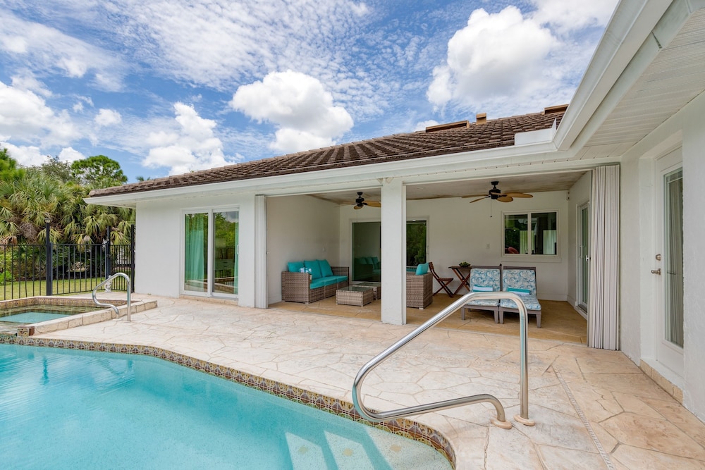 Casa Bonita by Avantstay Large Backyard Patio Pool Hot Tub