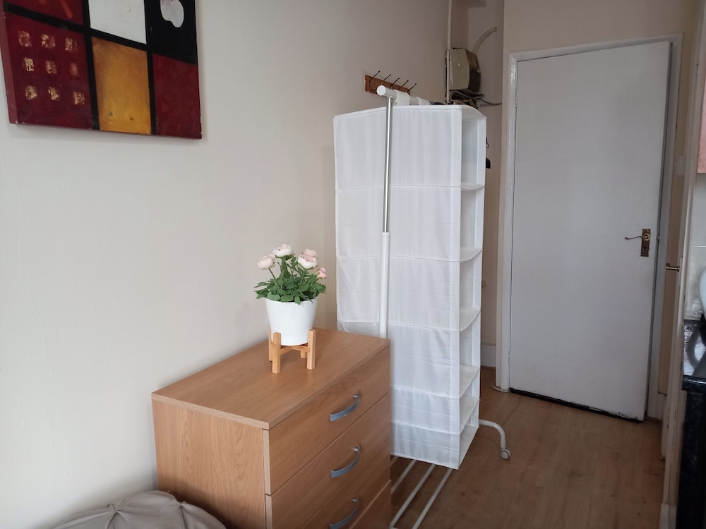 Lovely 1- Double Bed Studio in London