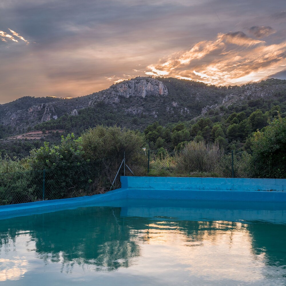 House -sleeps 8-natural Pool-pet Friendly