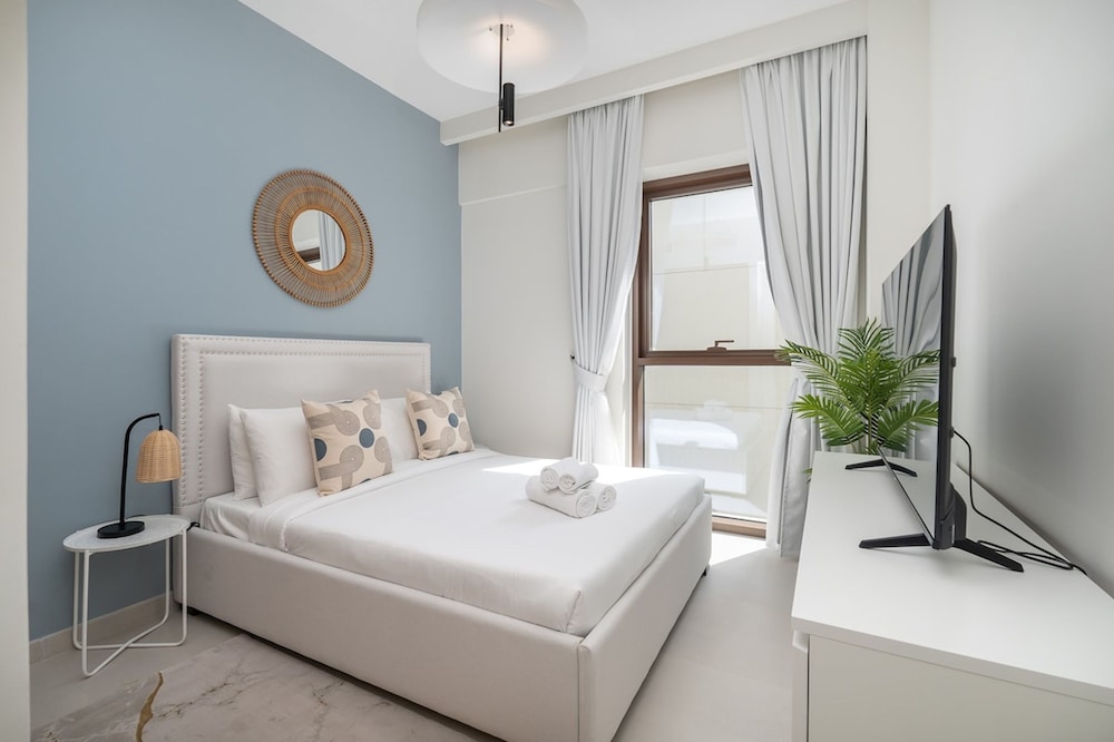 Elegant 4-bedroom Apartment Perfect for Families in Dubai Creek Harbour