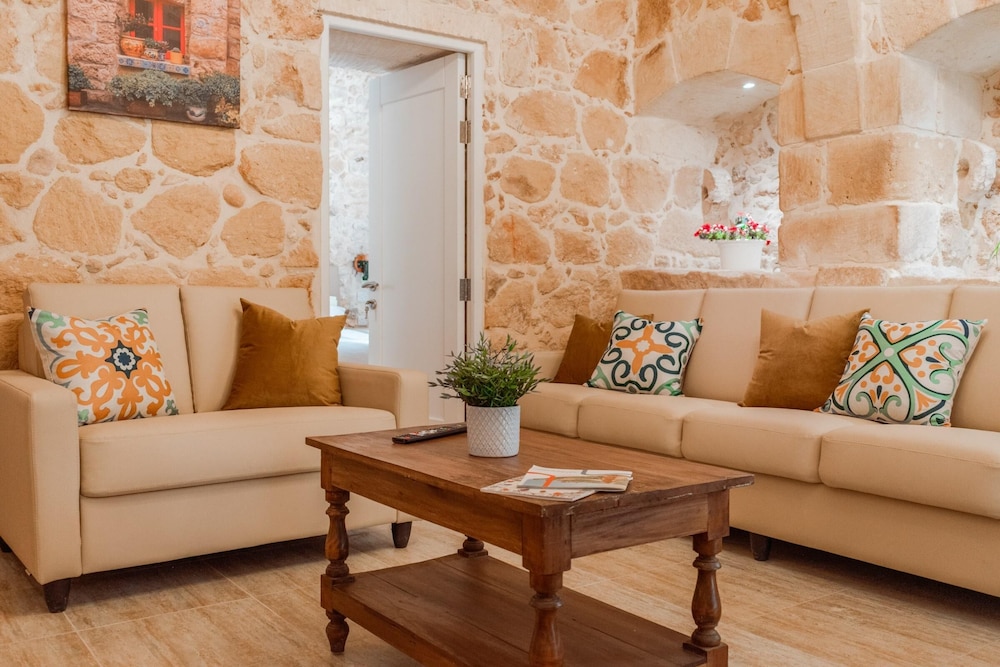 Villa Oliva 4 Bedroom Villa