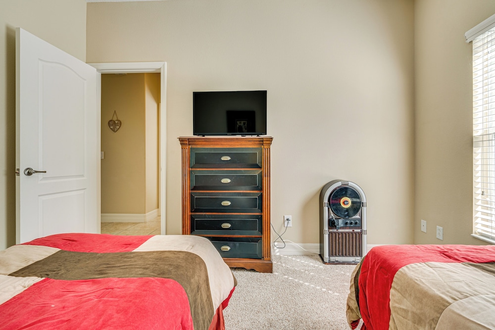 10 Mi to Disney: Family Home w/ Game Room!