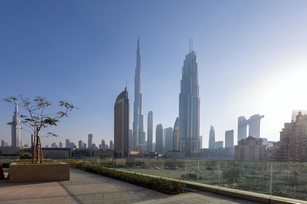 Maison Privee - Elegant Urban Stay Just Steps from Burj Khalifa