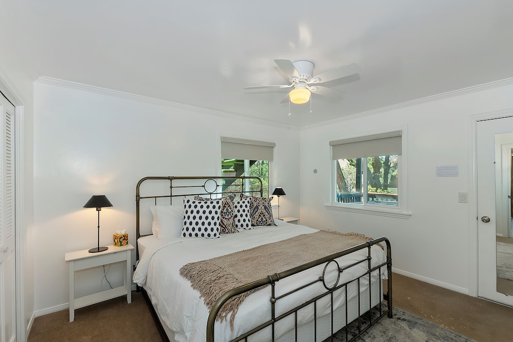 Casa Del Lago Spacious 4 Story Gated Home