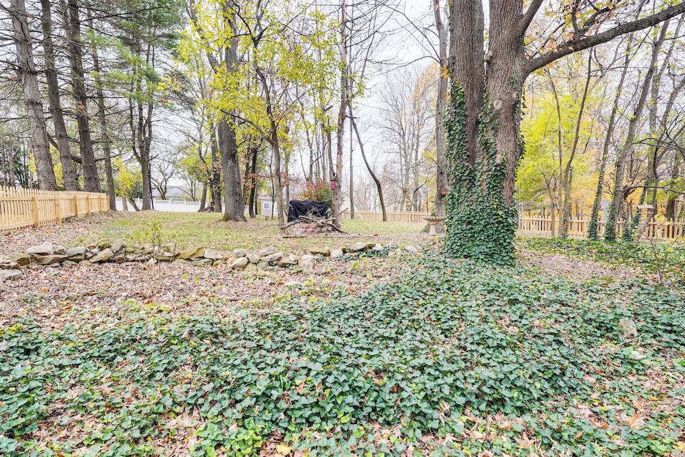 1 Mi to Dtwn Newburgh: Quiet Home w/ Yard!