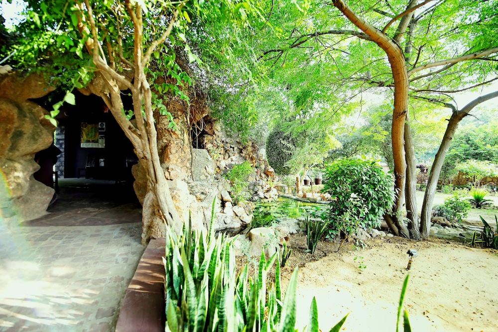 “ The Pugmark “ – A Wildlife Resort”
