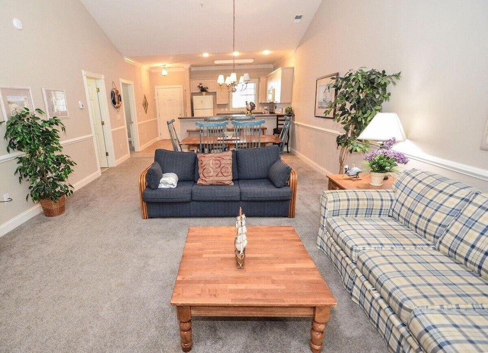 Magnolia Pointe 4878-402 2 Bedroom Condo
