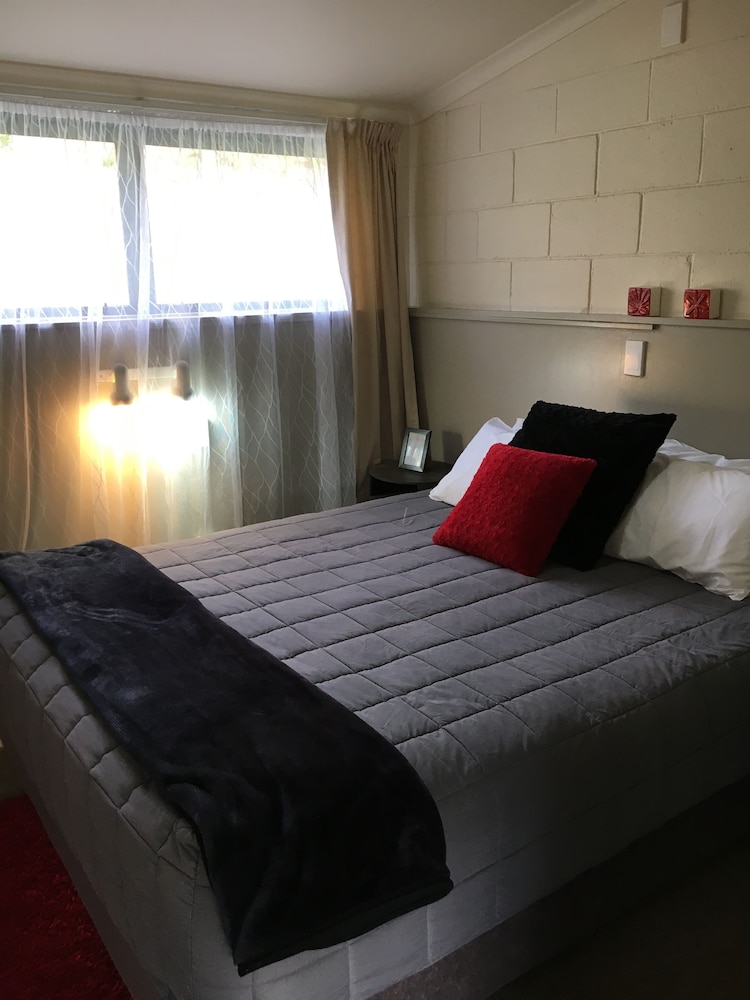 Opal Hot Springs & Holiday Park