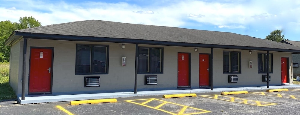 Whistling Pines - Daily & Extended Stay, Elizabeth City