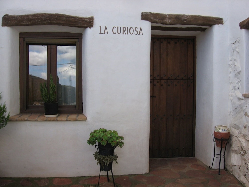Rustic Mountain Stay, Laroya