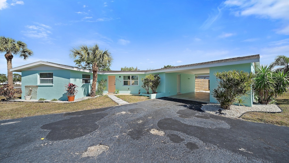 Coastal Cottage 2 Bedroom Home