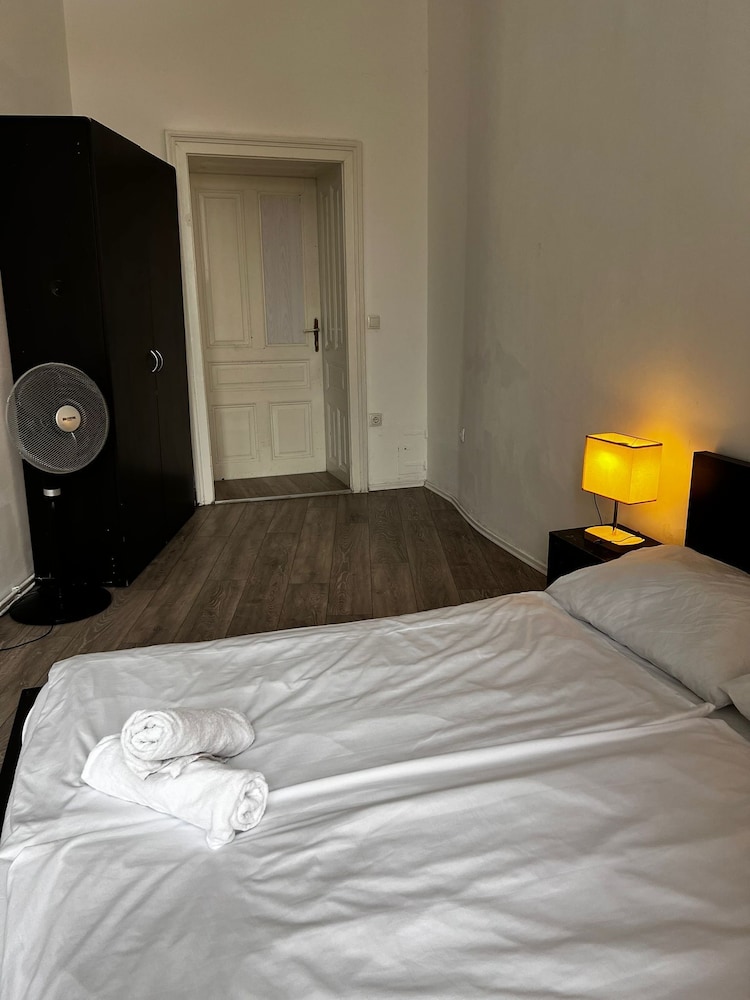 Cozy 2BR Apartment Near Meidling Station