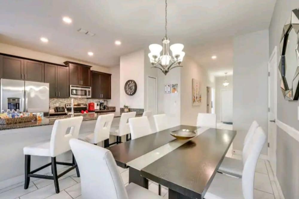 Free Amenities Spacious Home King Beds