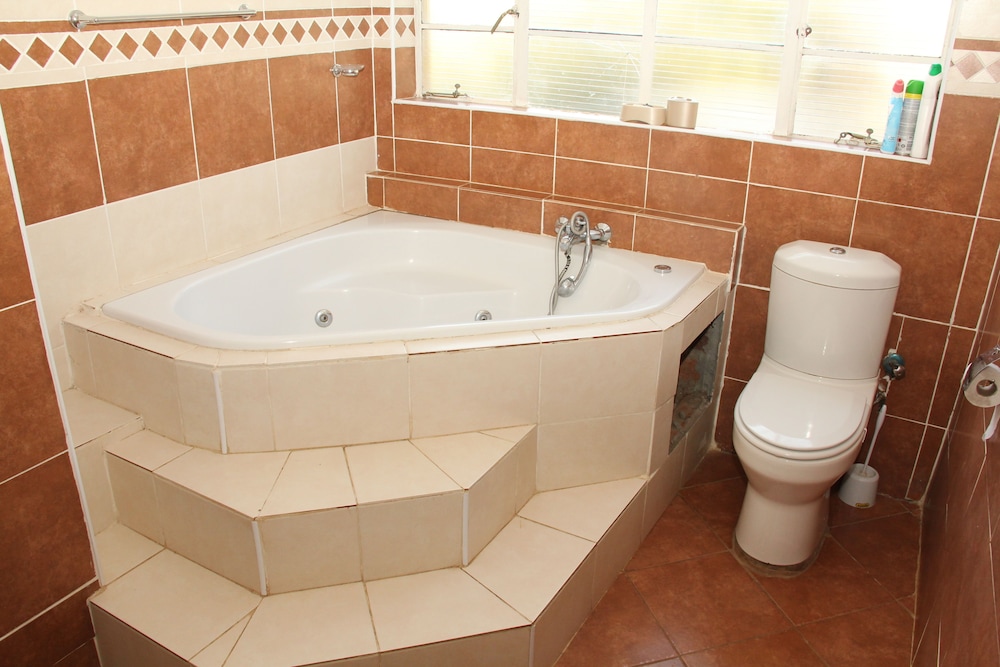 Borrowdale Ground Floor with Poolview